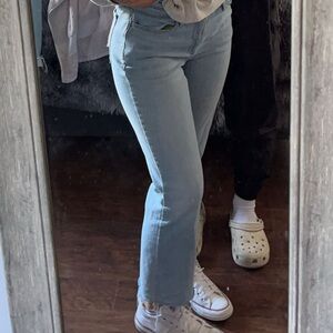 Universal Thread Blue Ankle Cropped Jeans